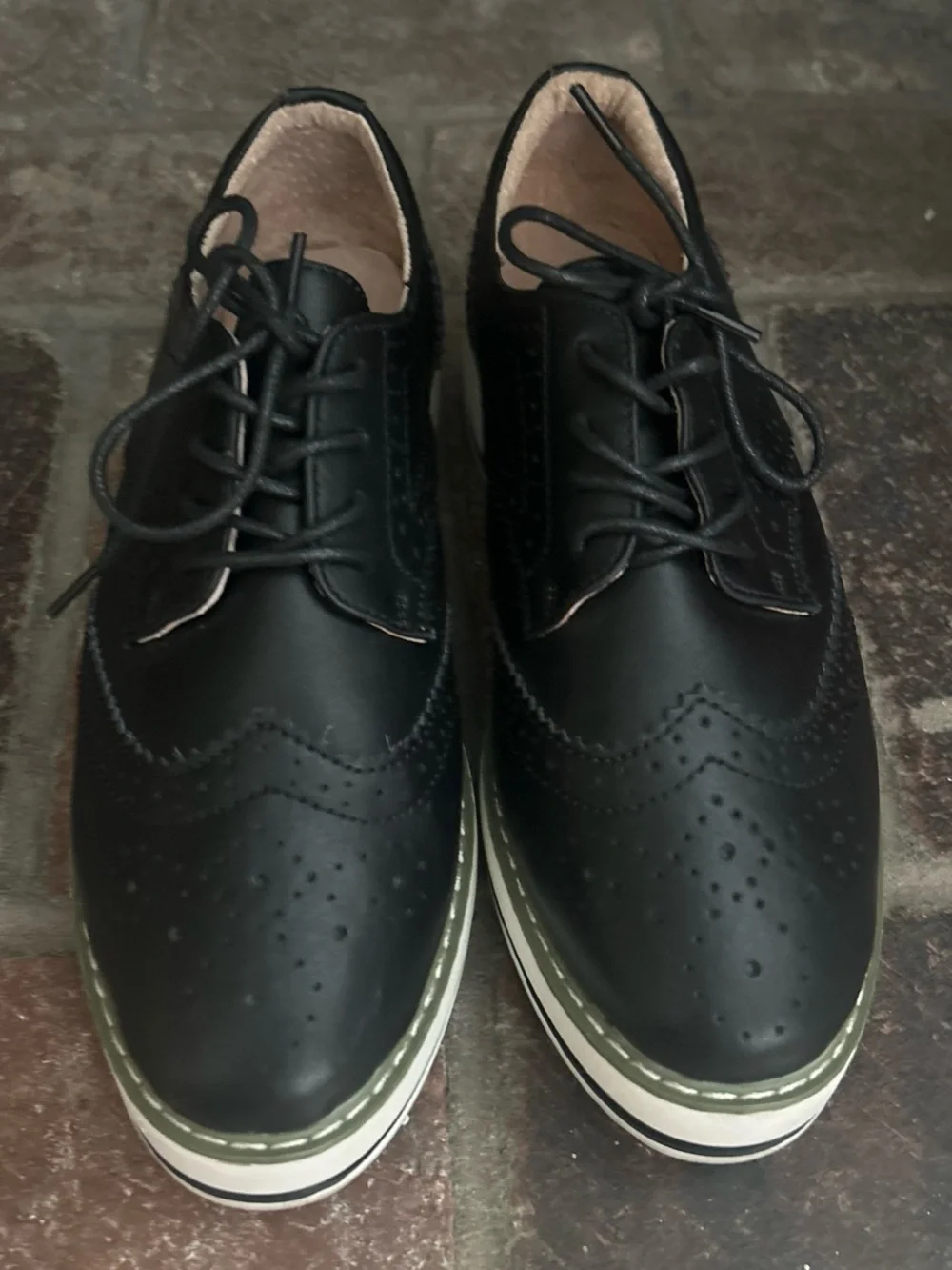 Dadawen Black faux leather lace up platform oxfords